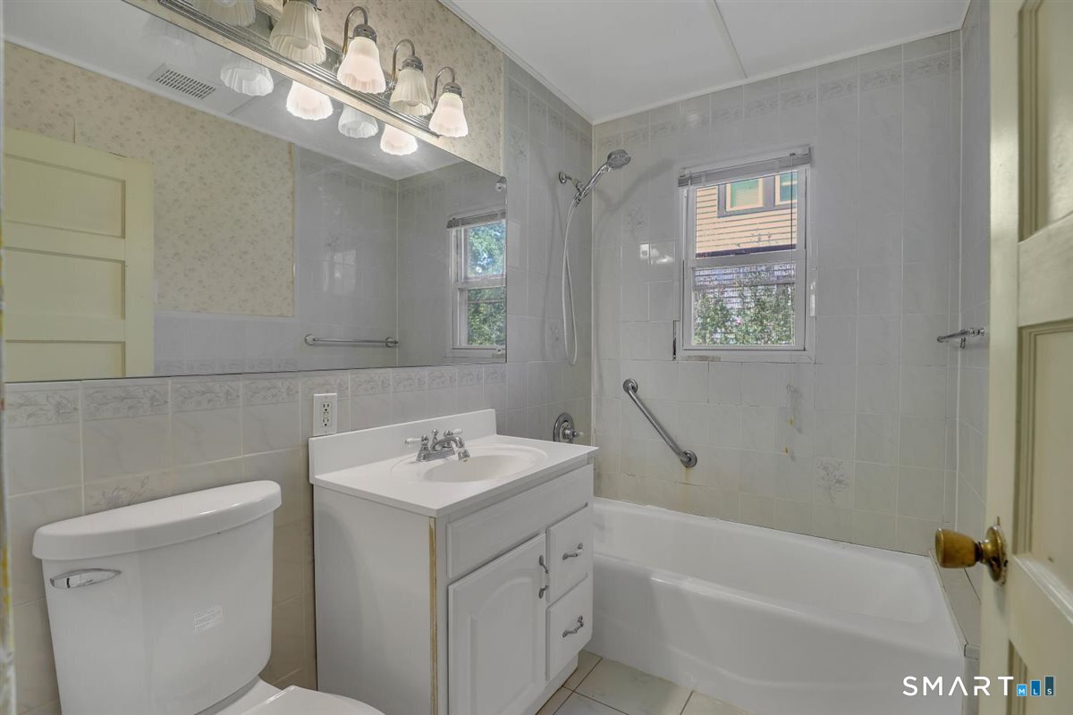 27 Fairview Avenue Middletown CT 06457