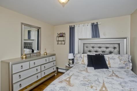 15 Kelsey Place Bloomfield CT 06002