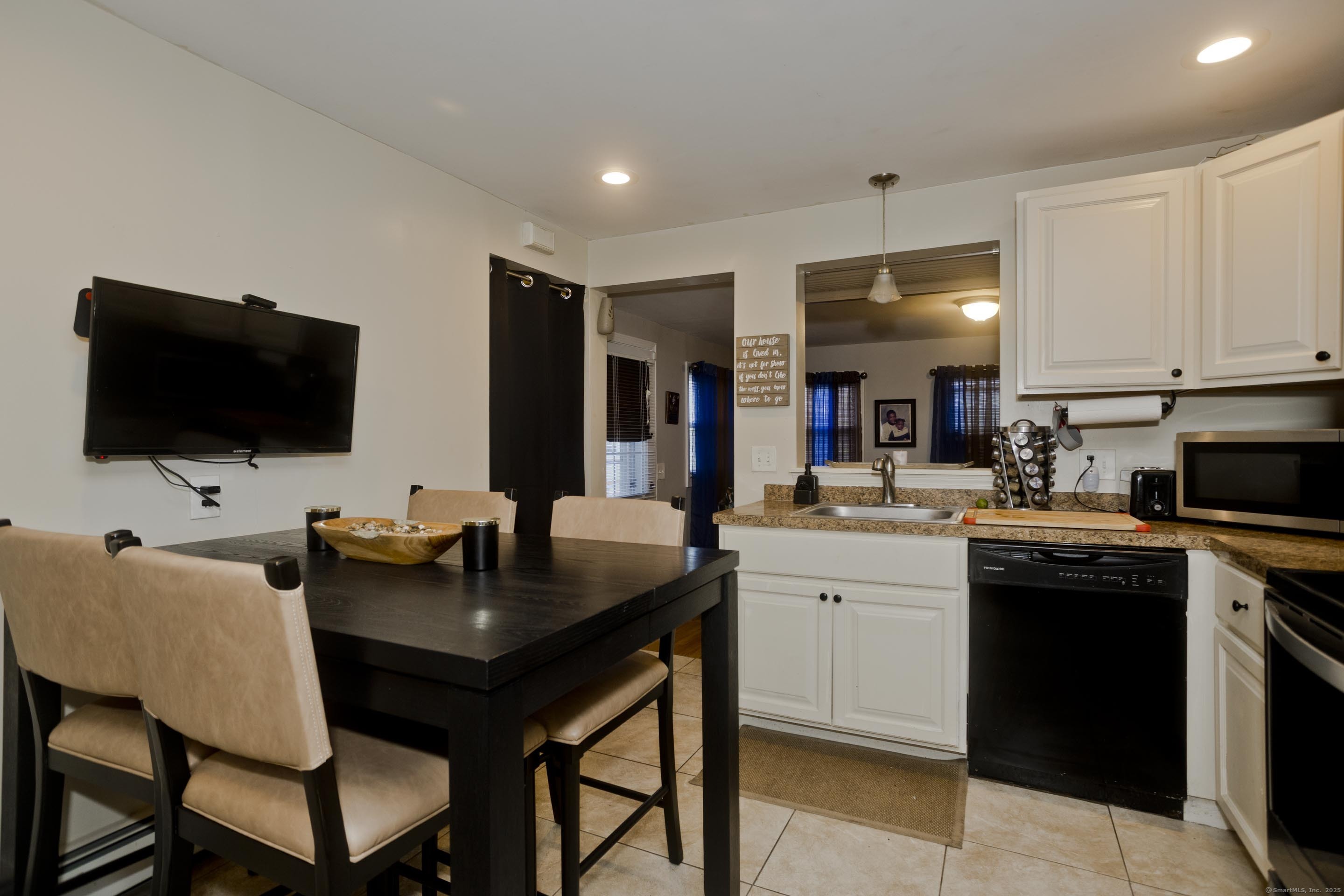 15 Kelsey Place Bloomfield CT 06002