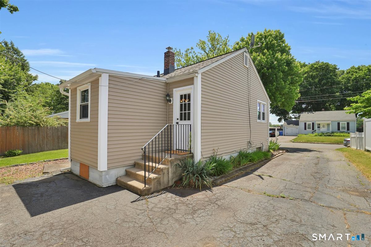 13 Predem Road Bristol CT 06010