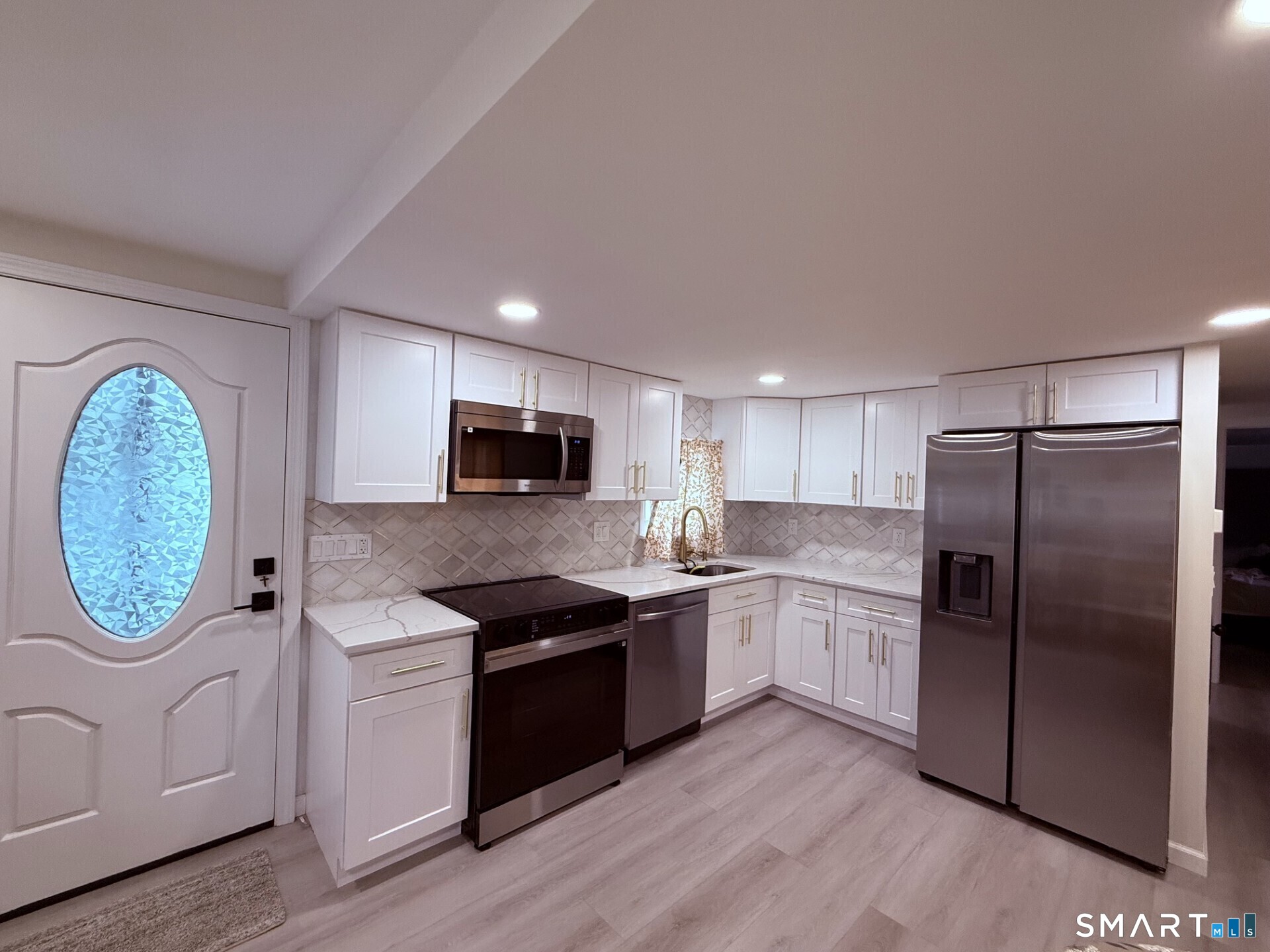 1042 Poquonnock Road Groton CT 06340