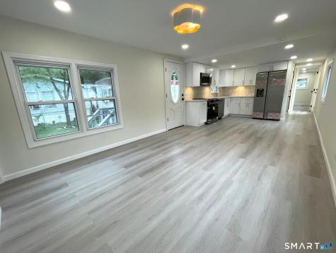 1042 Poquonnock Road Groton CT 06340