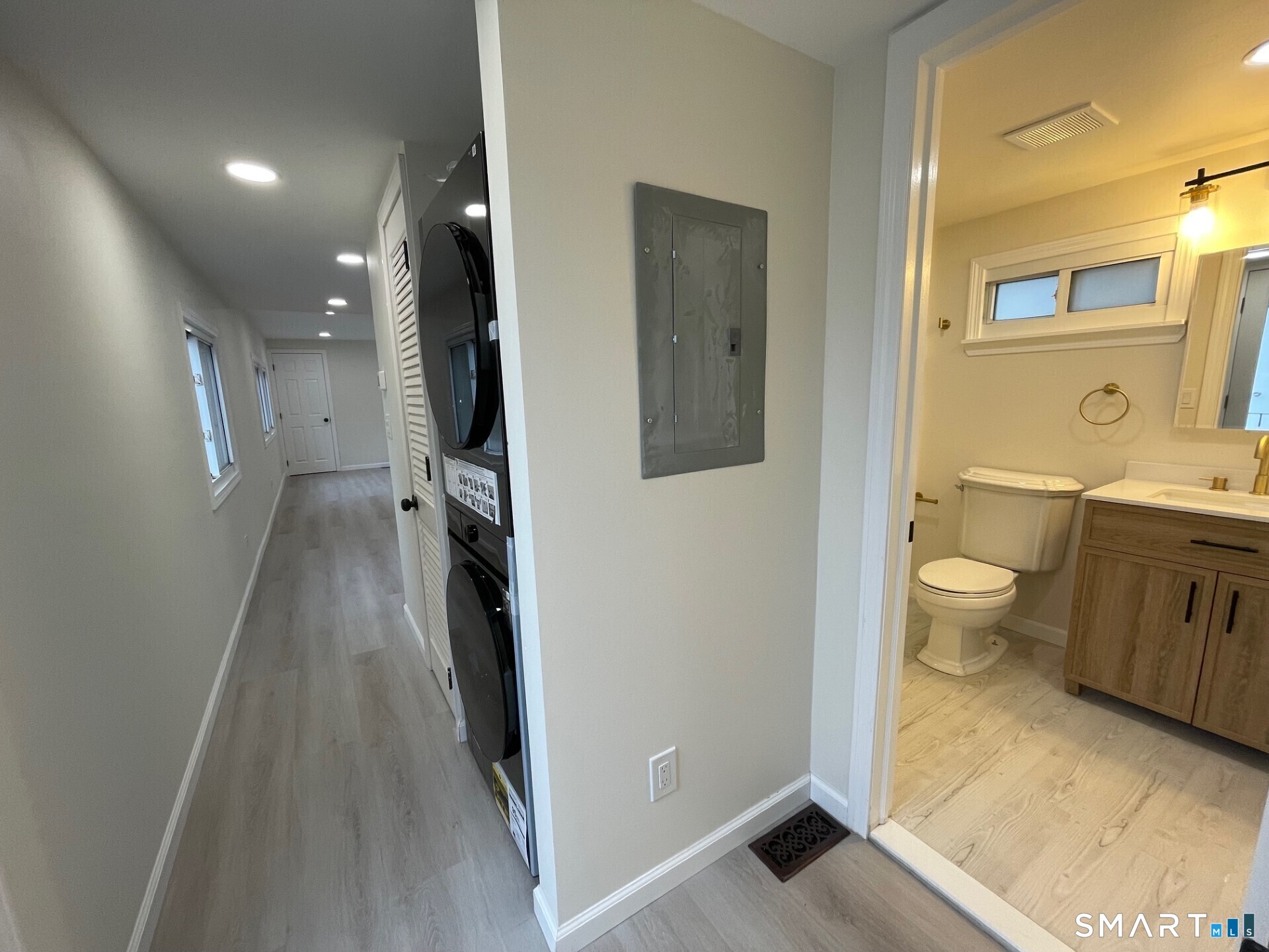 1042 Poquonnock Road Groton CT 06340