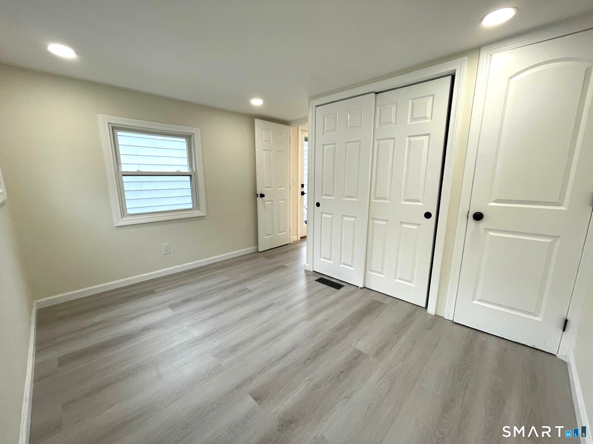 1042 Poquonnock Road Groton CT 06340