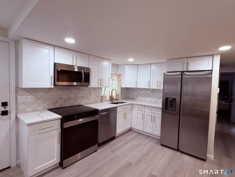 1042 Poquonnock Road Groton CT 06340