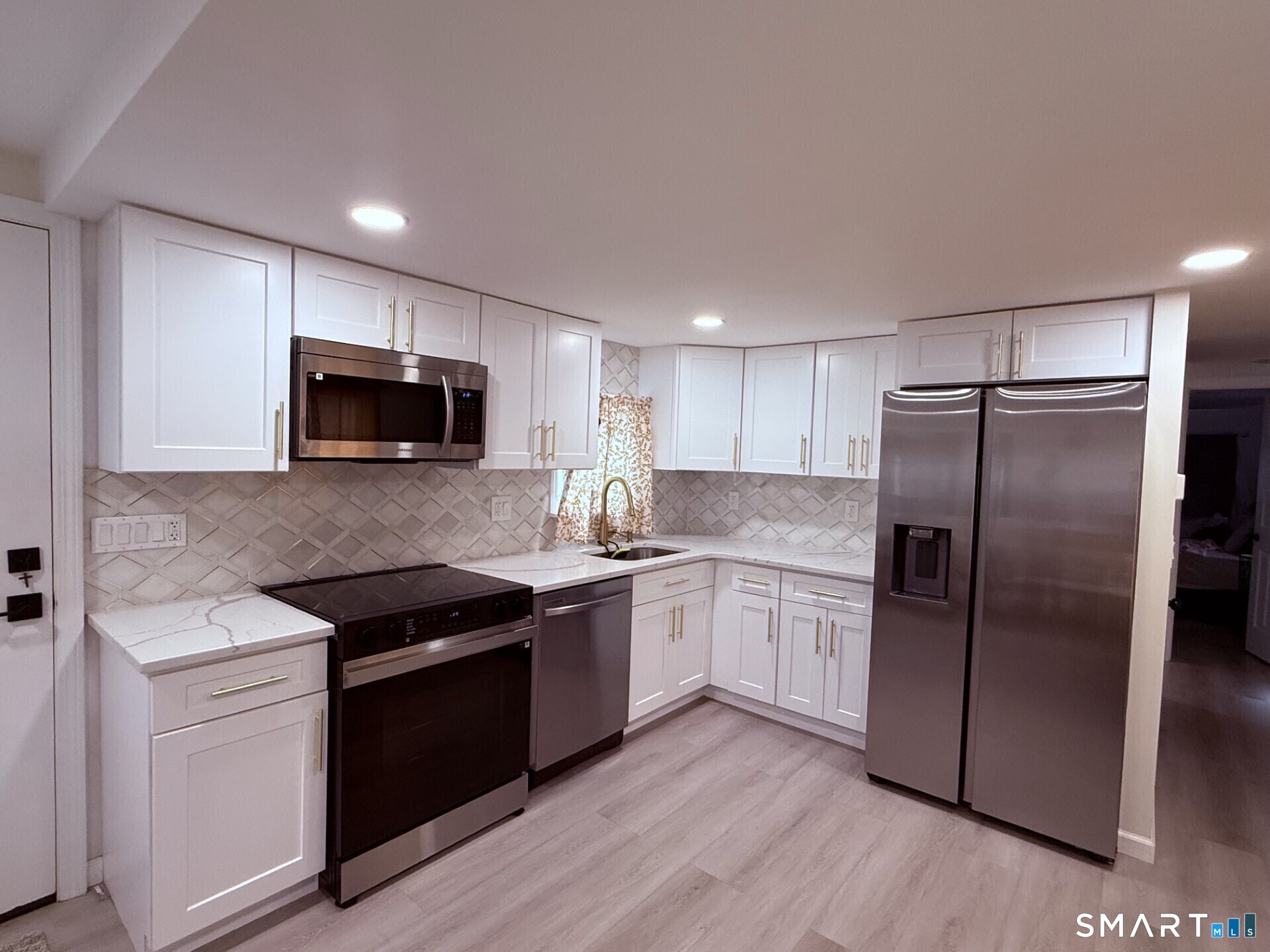 1042 Poquonnock Road Groton CT 06340