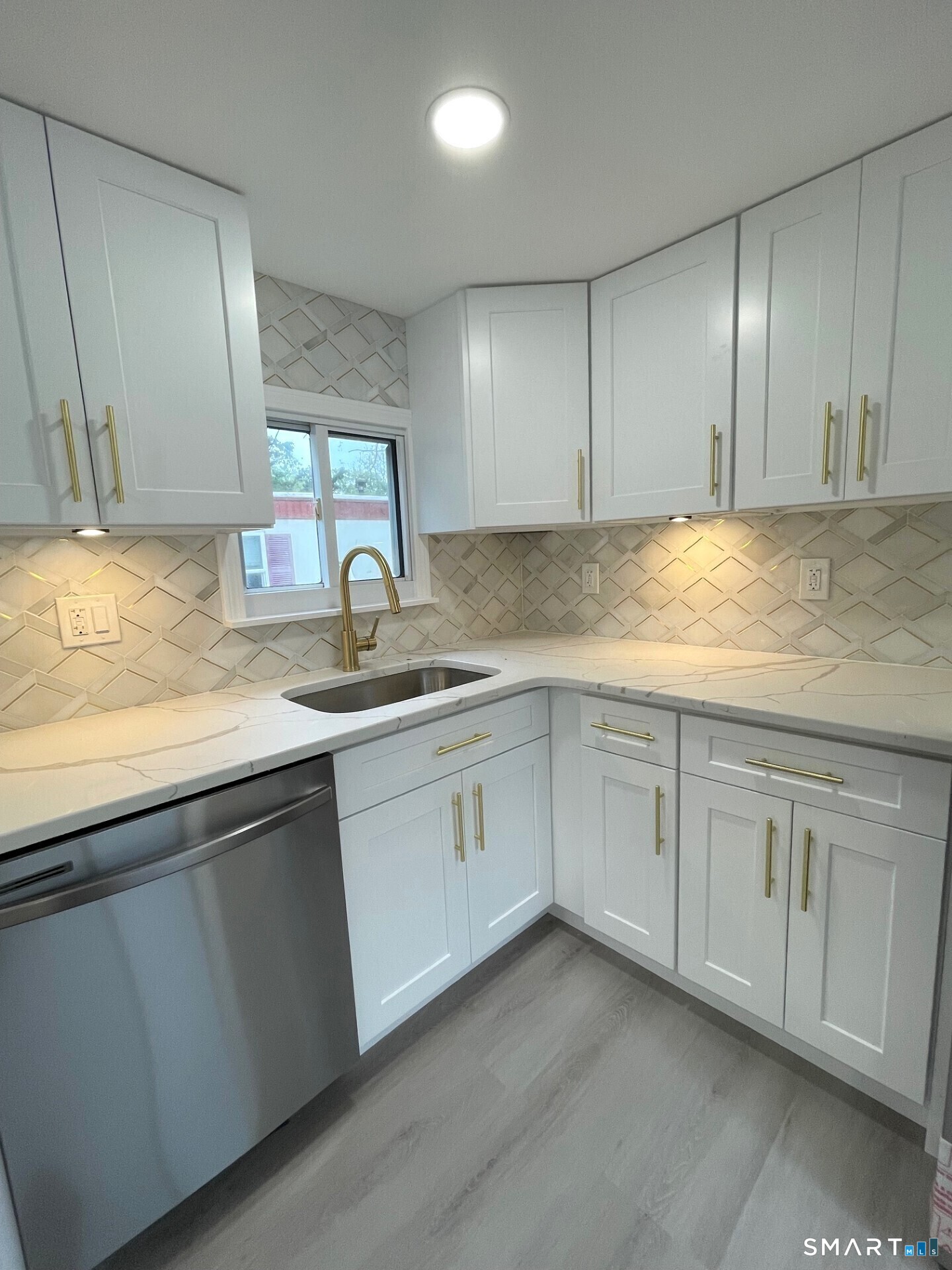 1042 Poquonnock Road Groton CT 06340