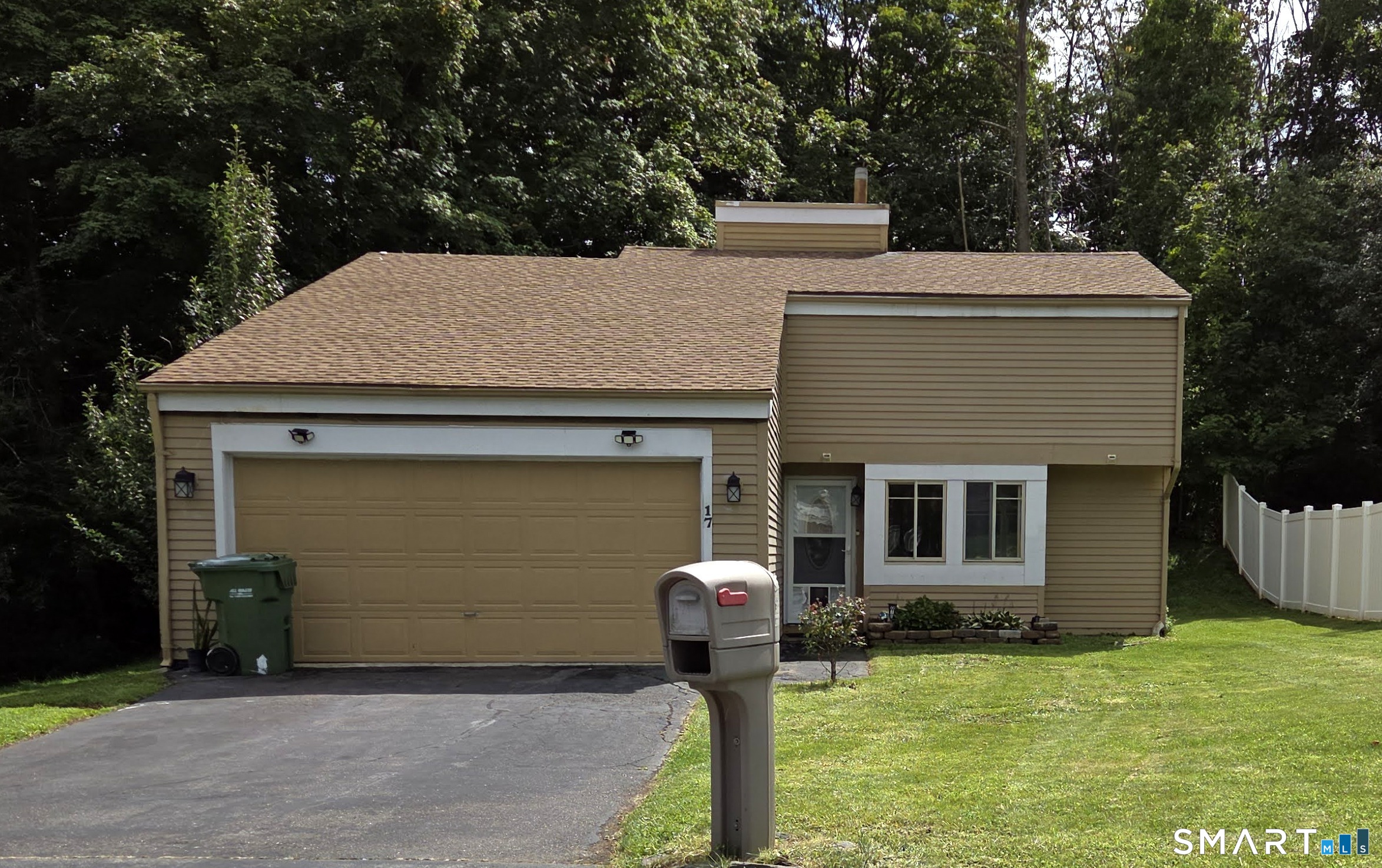 17 East Lake Place Middletown CT 06457