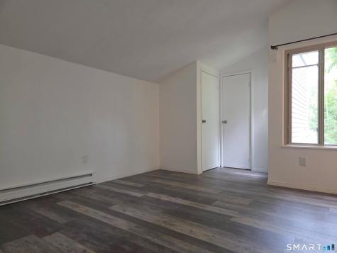 17 East Lake Place Middletown CT 06457