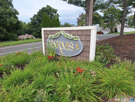 17 East Lake Place Middletown CT 06457