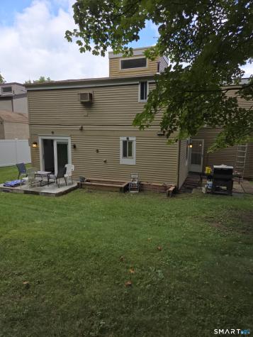 17 East Lake Place Middletown CT 06457