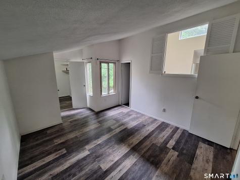 17 East Lake Place Middletown CT 06457