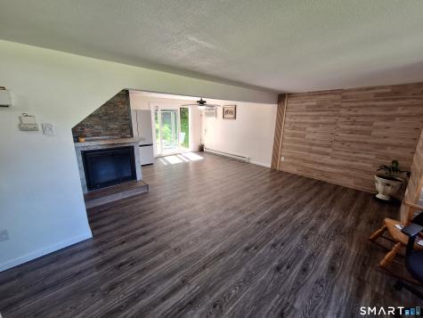17 East Lake Place Middletown CT 06457