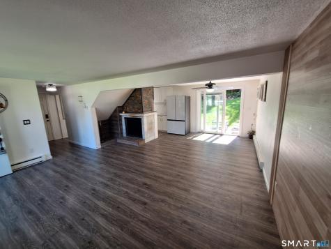 17 East Lake Place Middletown CT 06457