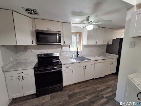 17 East Lake Place Middletown CT 06457