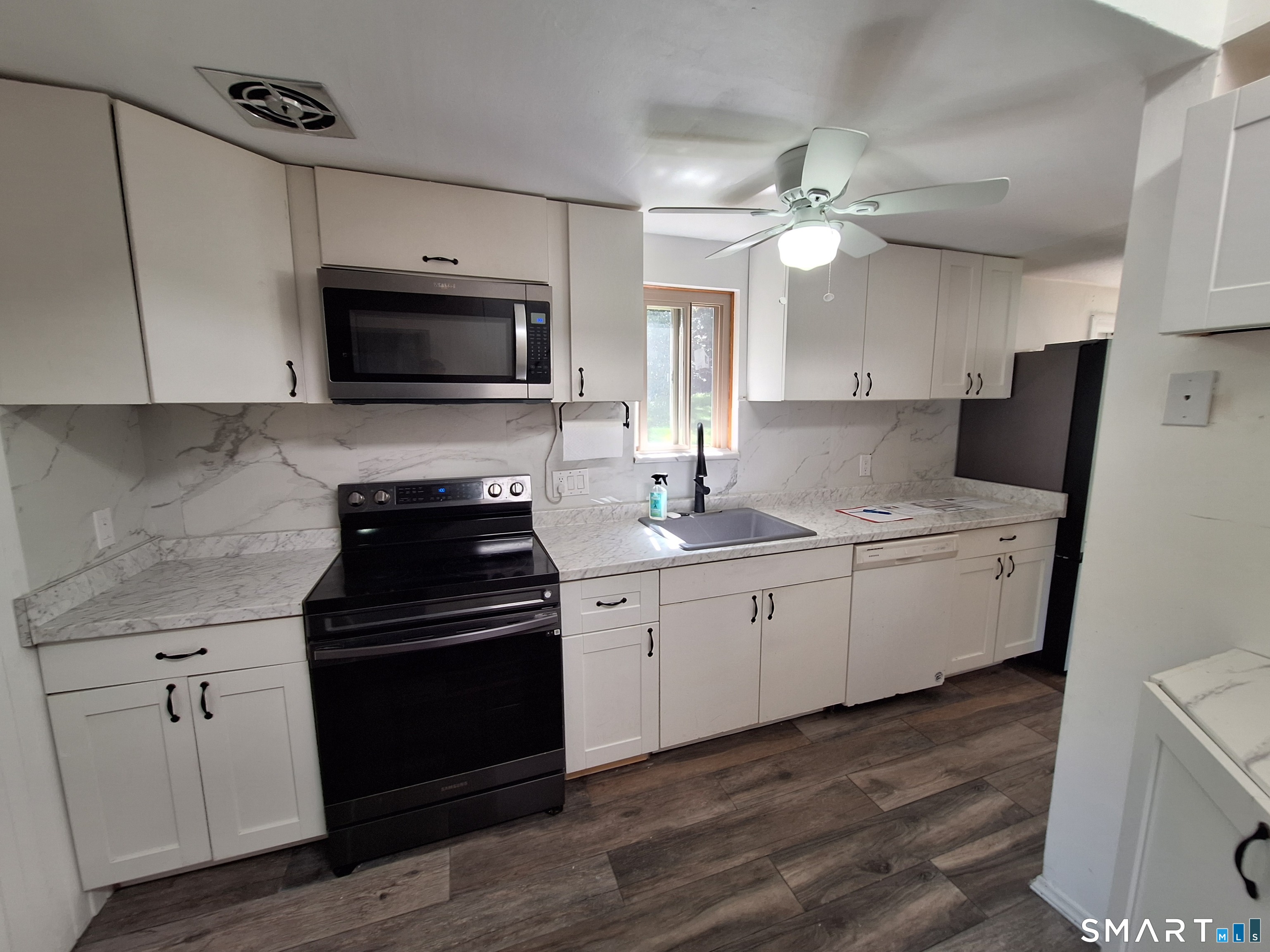 17 East Lake Place Middletown CT 06457
