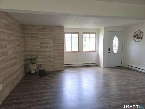 17 East Lake Place Middletown CT 06457