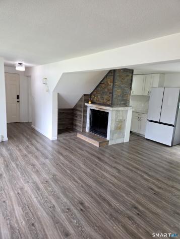 17 East Lake Place Middletown CT 06457