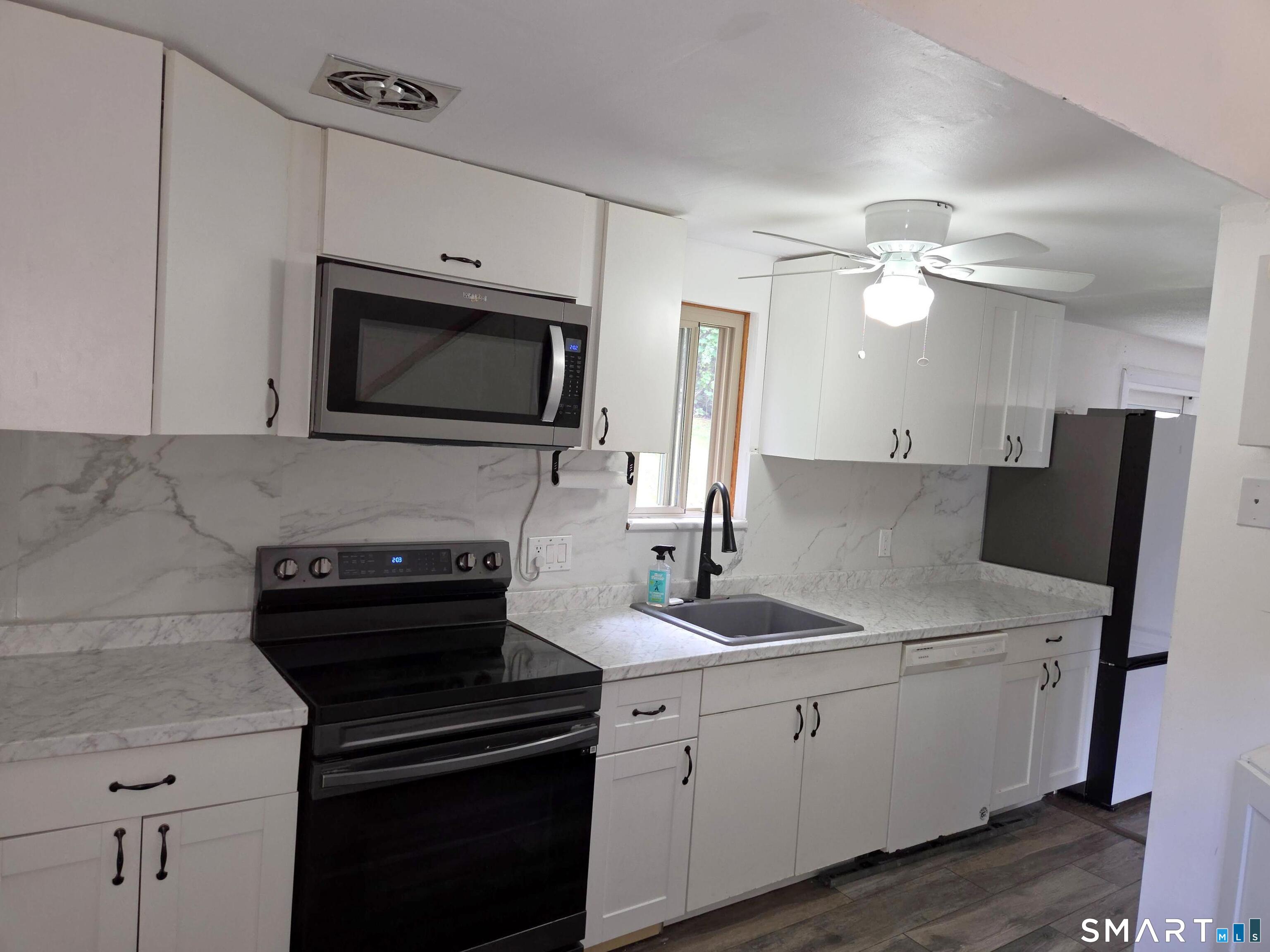 17 East Lake Place Middletown CT 06457