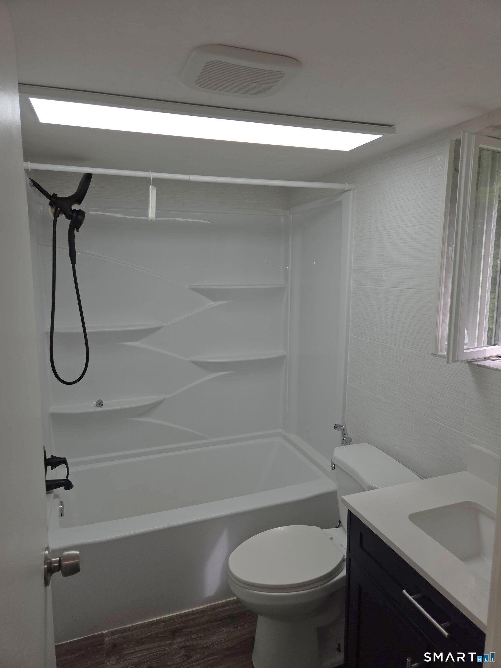 17 East Lake Place Middletown CT 06457