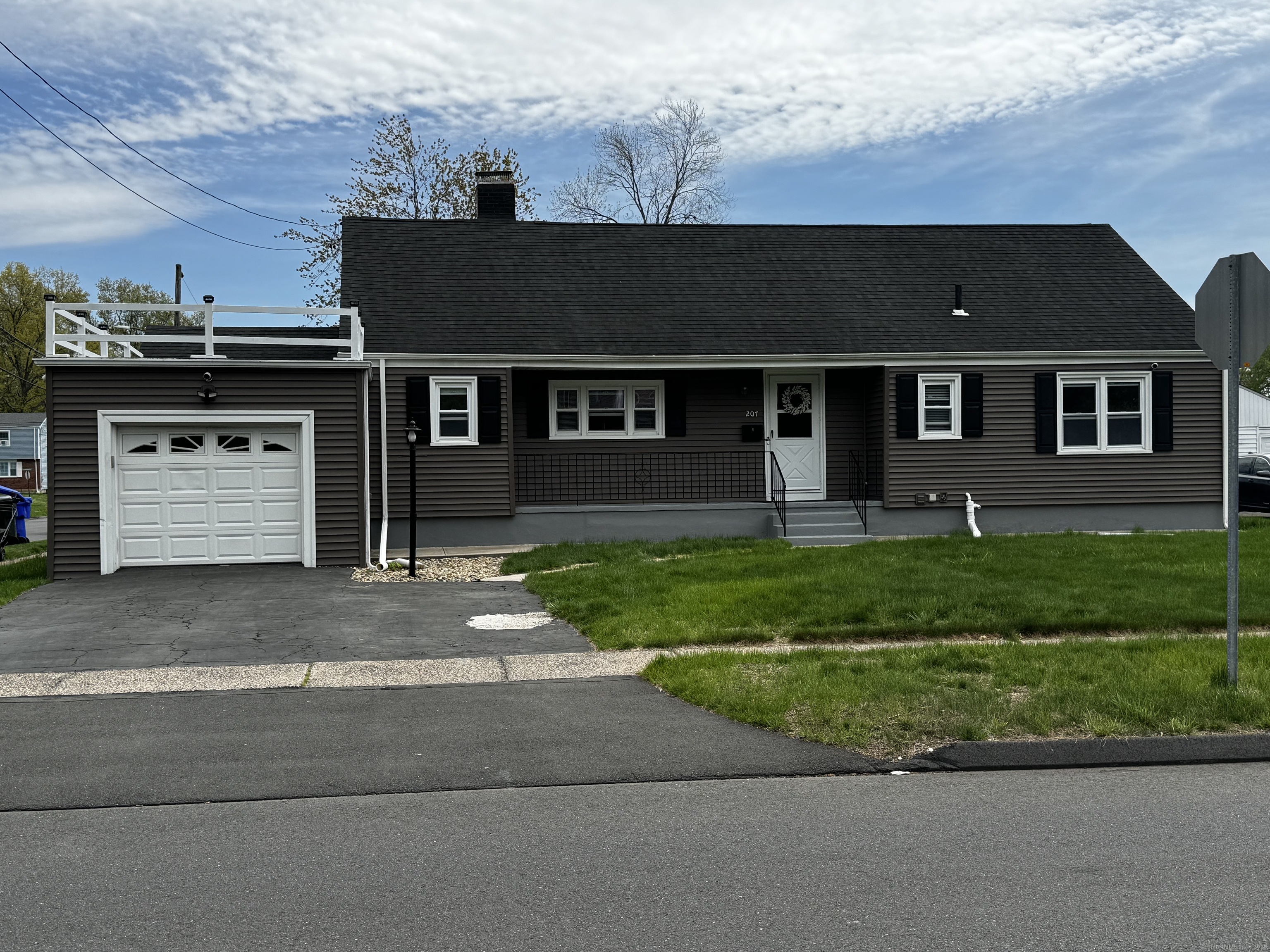 207 Ridgewood Road East Hartford CT 06118