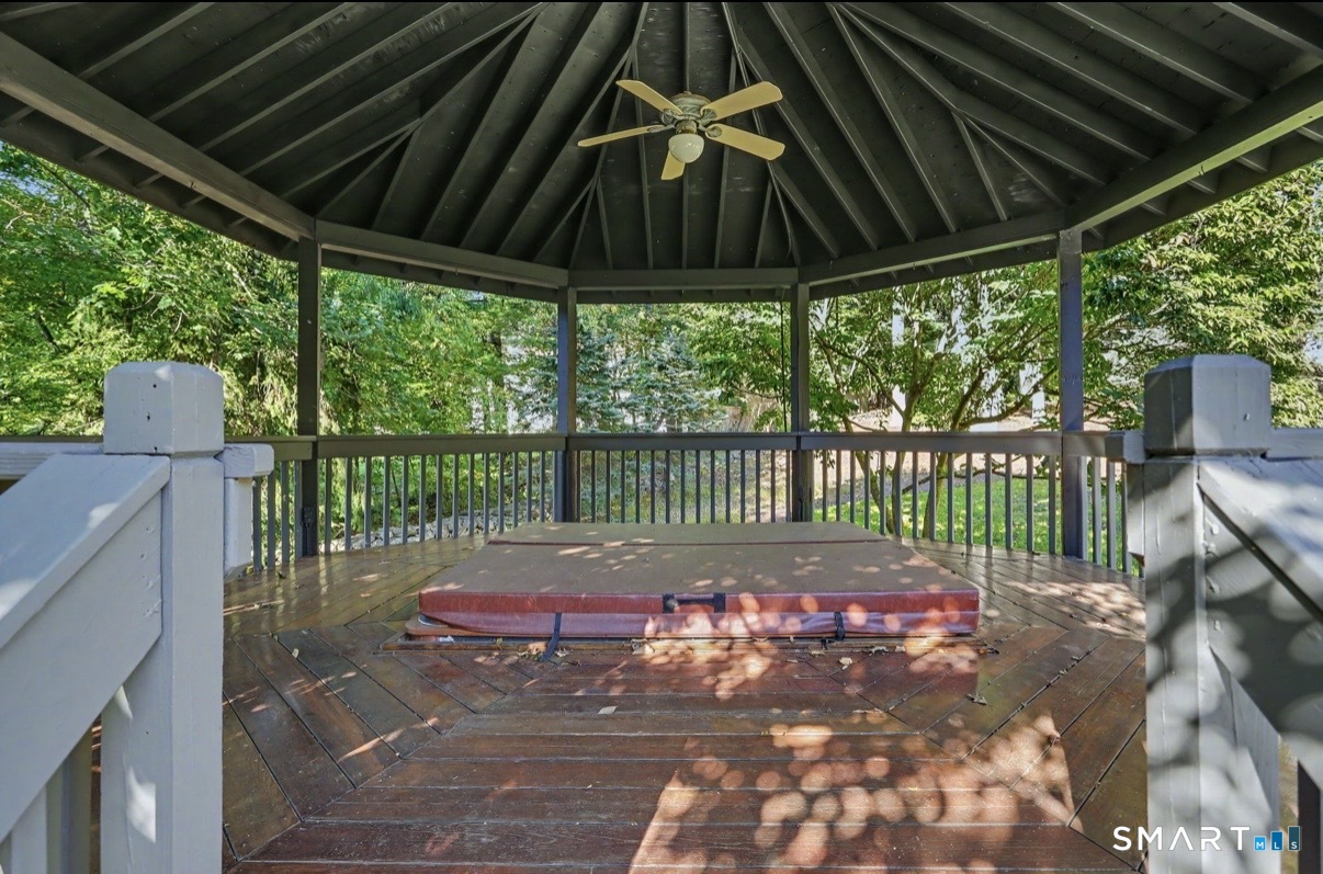 18 Merry Meet Center Fairfield CT 06824