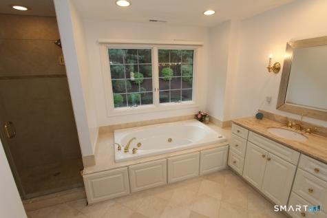 19 Devonshire Court Avon CT 06001