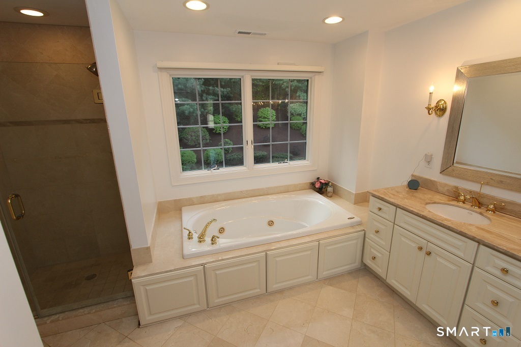 19 Devonshire Court Avon CT 06001