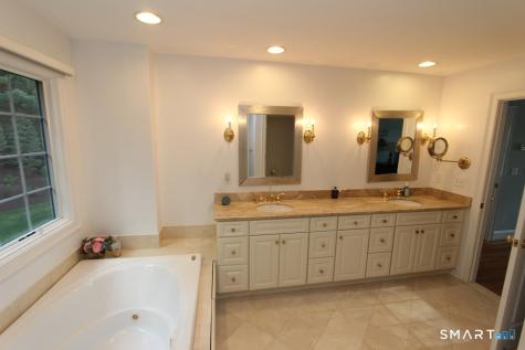 19 Devonshire Court Avon CT 06001