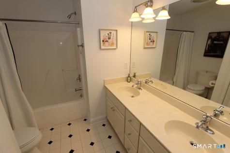 19 Devonshire Court Avon CT 06001