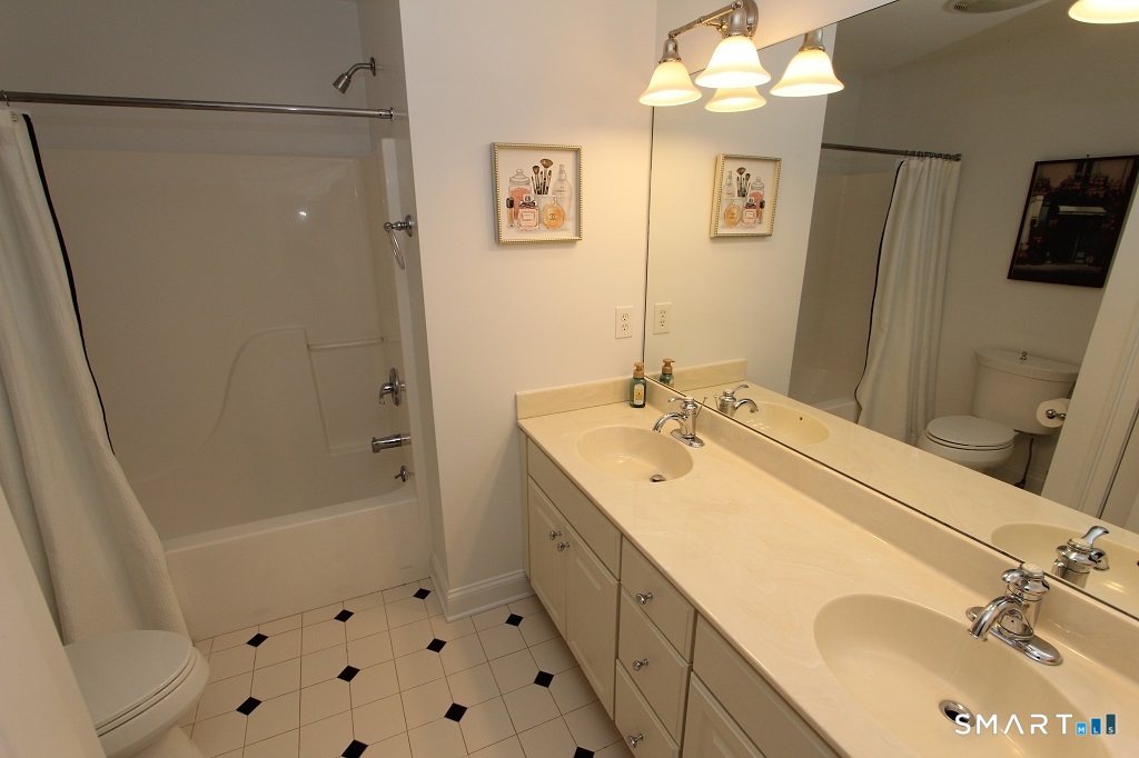 19 Devonshire Court Avon CT 06001