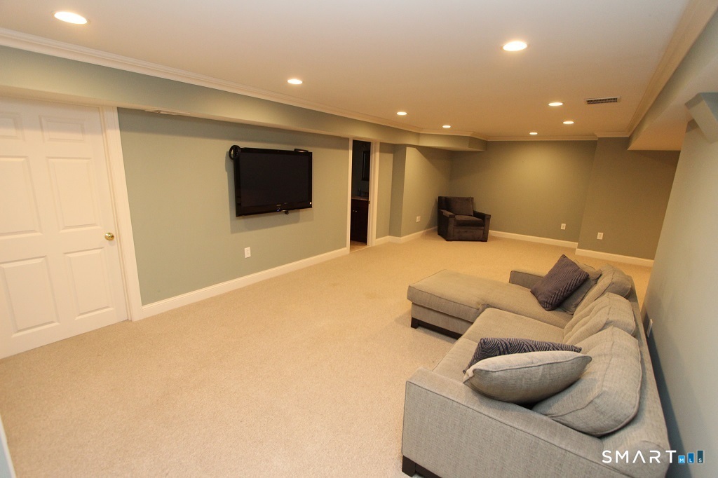 19 Devonshire Court Avon CT 06001
