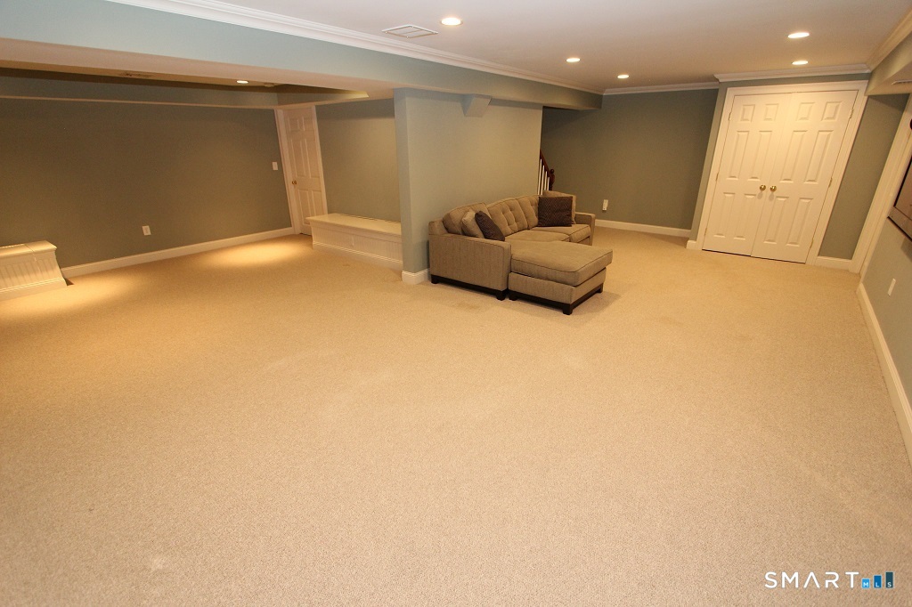 19 Devonshire Court Avon CT 06001