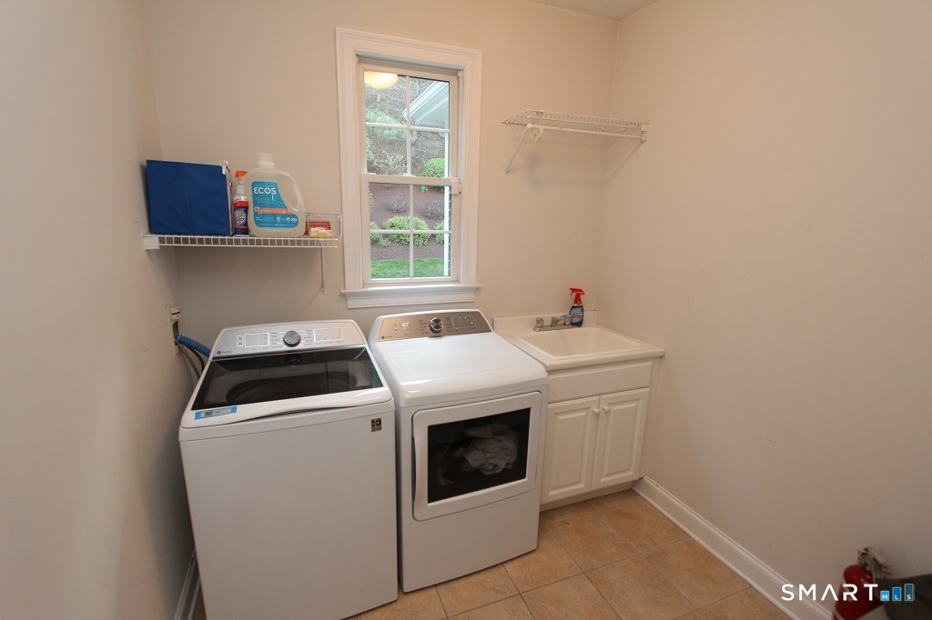19 Devonshire Court Avon CT 06001
