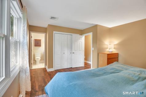 10 Colonial Court Cheshire CT 06410
