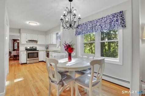 10 Colonial Court Cheshire CT 06410