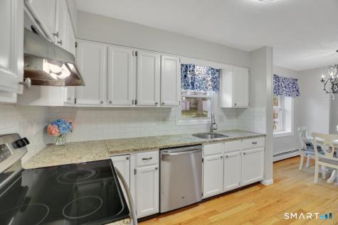 10 Colonial Court Cheshire CT 06410