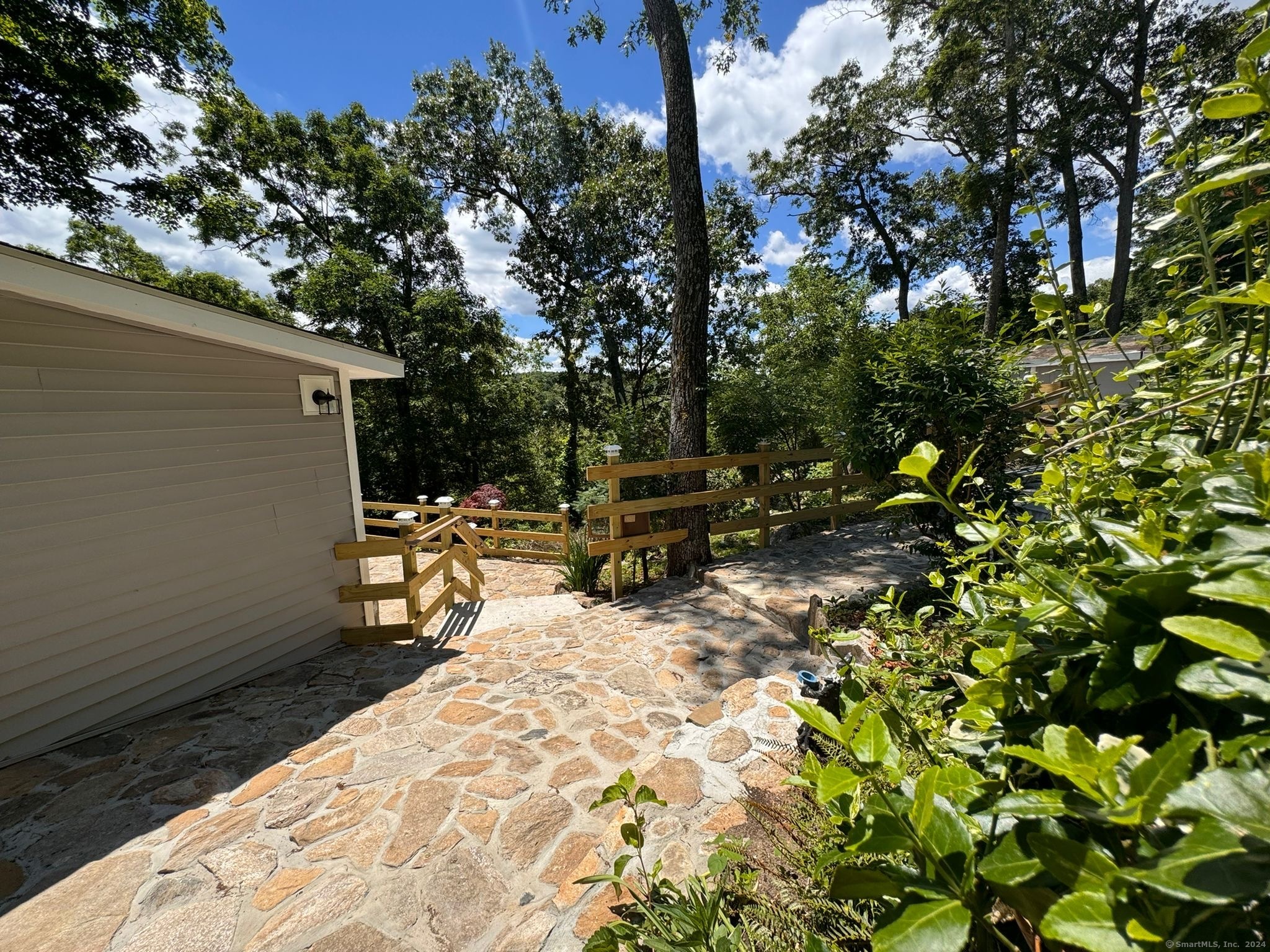 22 Hemlock Trail Newtown CT 06482