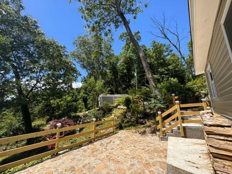 22 Hemlock Trail Newtown CT 06482