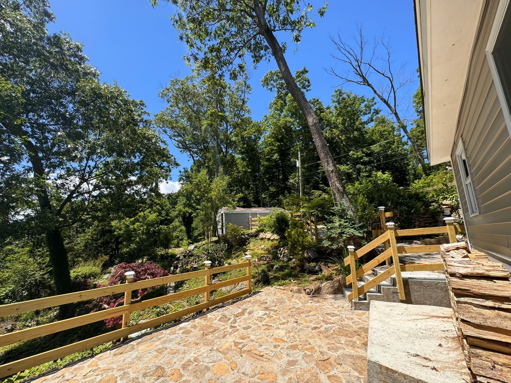 22 Hemlock Trail Newtown CT 06482