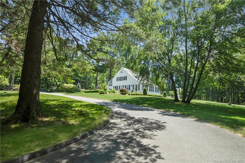 10 Taunton Lane Newtown CT 06470