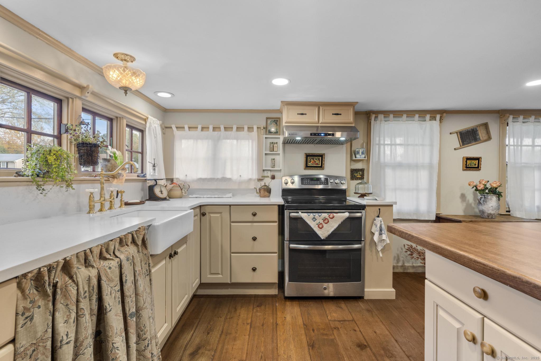 7 Cheney Lane East Hartford CT 06118