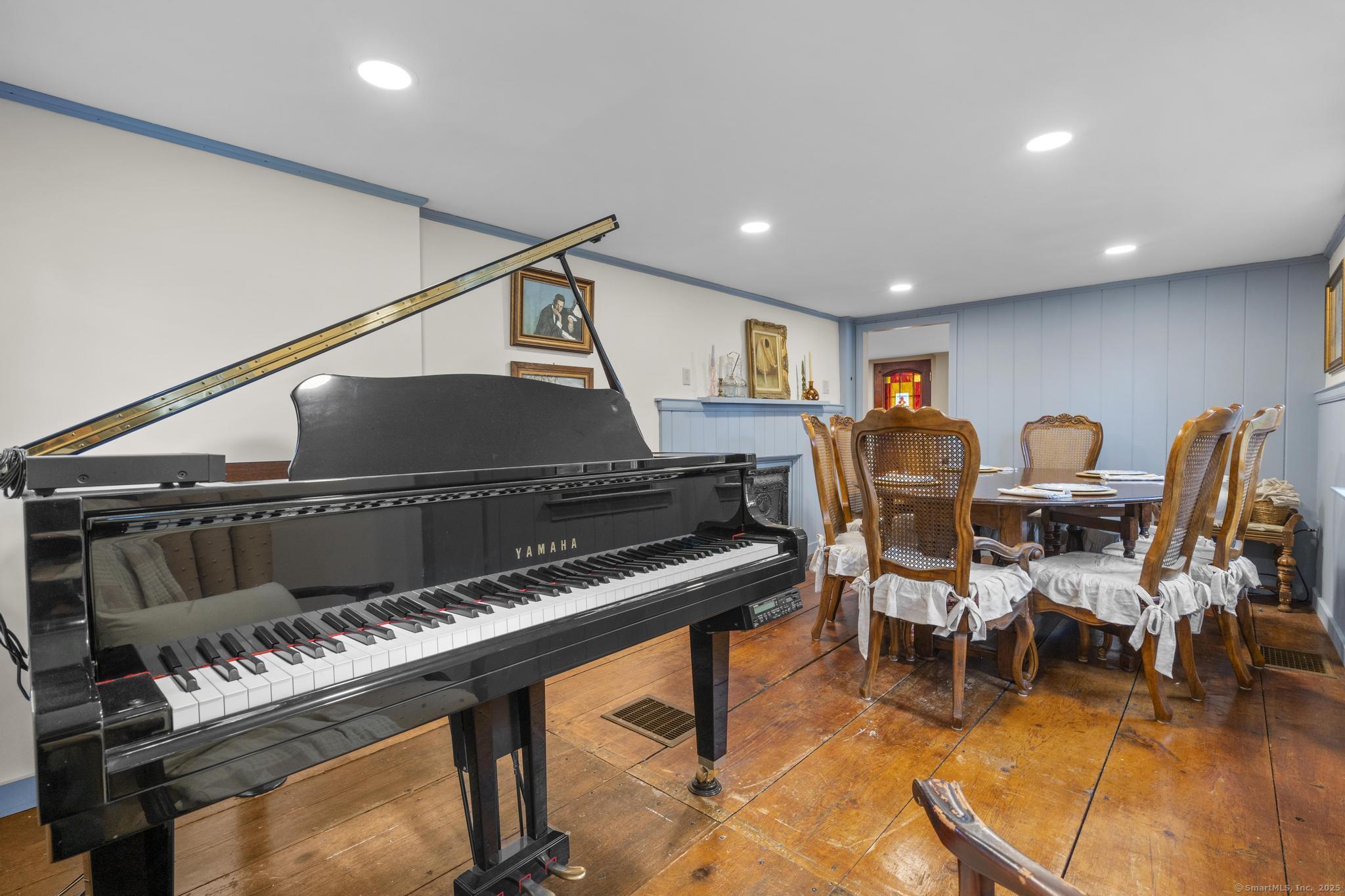 7 Cheney Lane East Hartford CT 06118