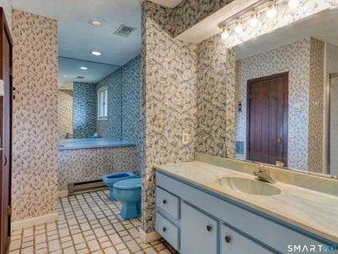 62 Admiral Drive New London CT 06320