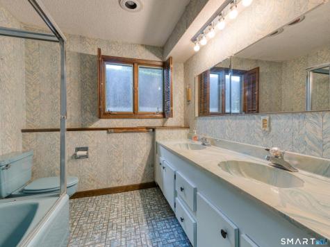 62 Admiral Drive New London CT 06320