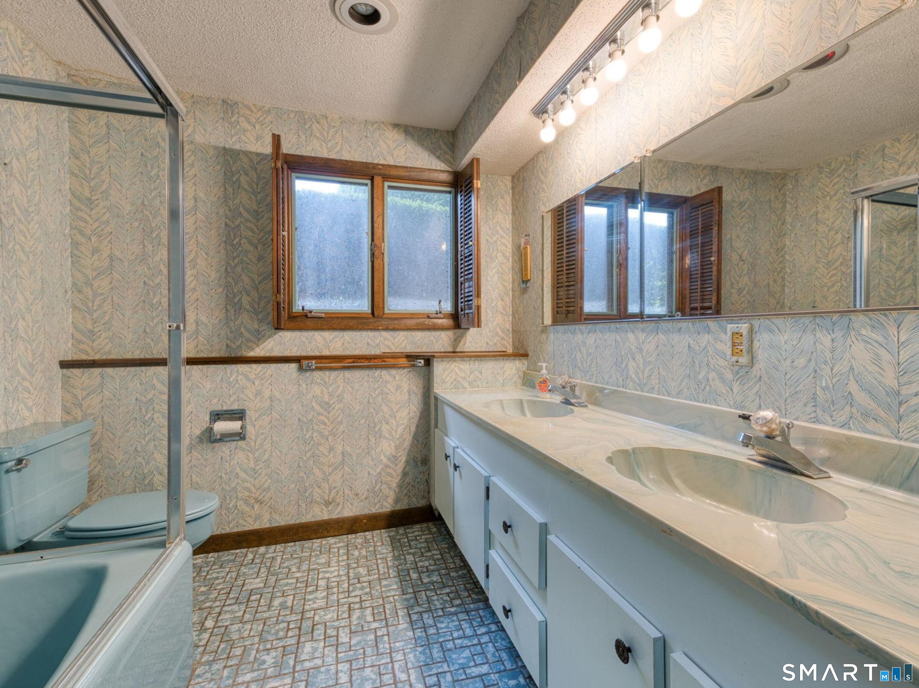 62 Admiral Drive New London CT 06320