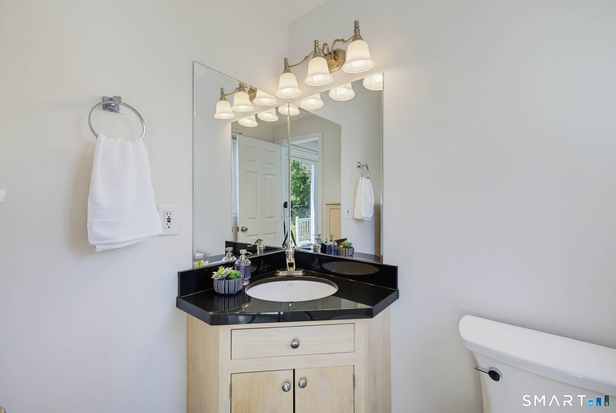 97 Nutmeg Drive Manchester CT 06040