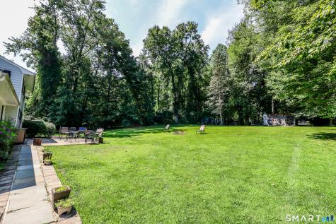 27 Powder Horn Hill Brookfield CT 06804
