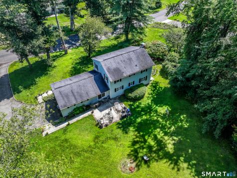 27 Powder Horn Hill Brookfield CT 06804