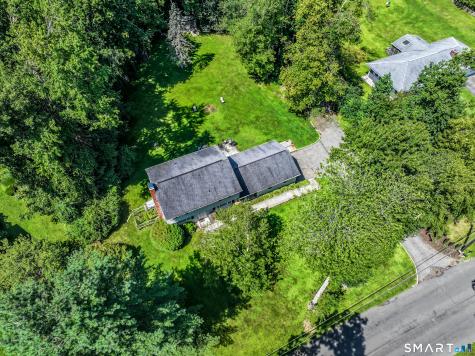 27 Powder Horn Hill Brookfield CT 06804